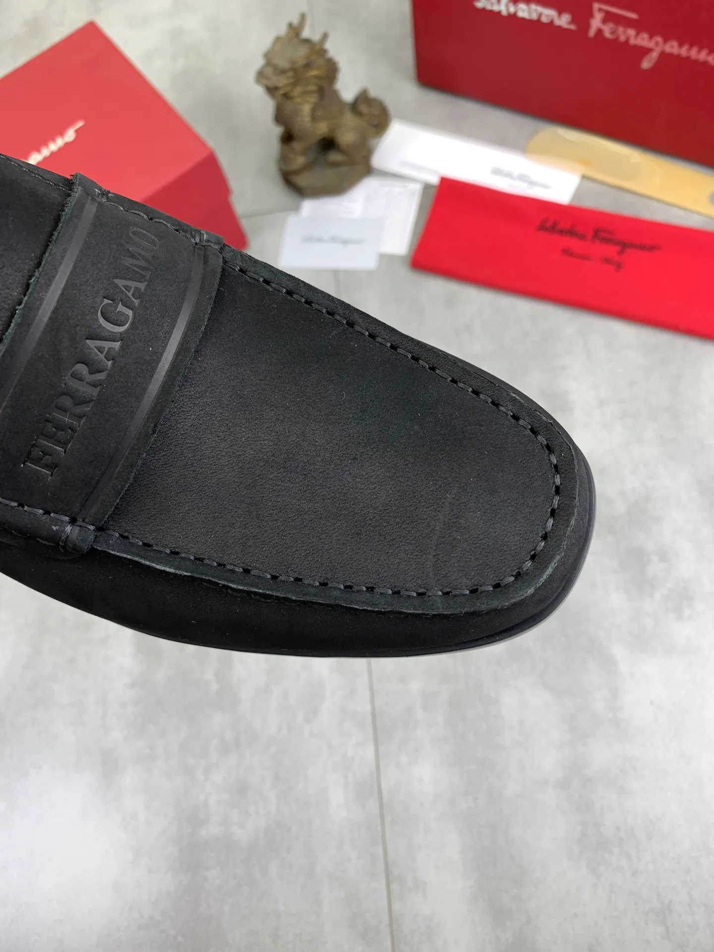 Men's Men's Shoes 💰P460💰[New Style] Water-dyed Niuli 🆘[Salvatore Ferragamo] Ferragamo's latest casual business leather shoes for men! Available at counters simultaneously! The fabric is made of specially imported original calfskin, and the interior is made of imported water-dyed cowhide. It is absolutely luxurious and leads the fashion trend. Matching code: 38-45; 3⃣️ colors available